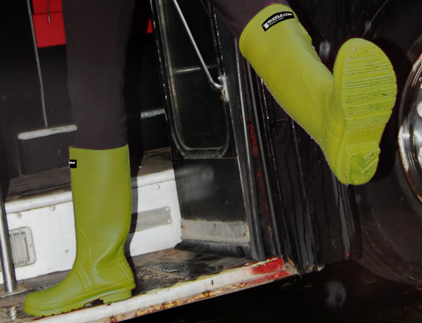 英国夏季音乐节将派送1万双3D打印定制雨靴