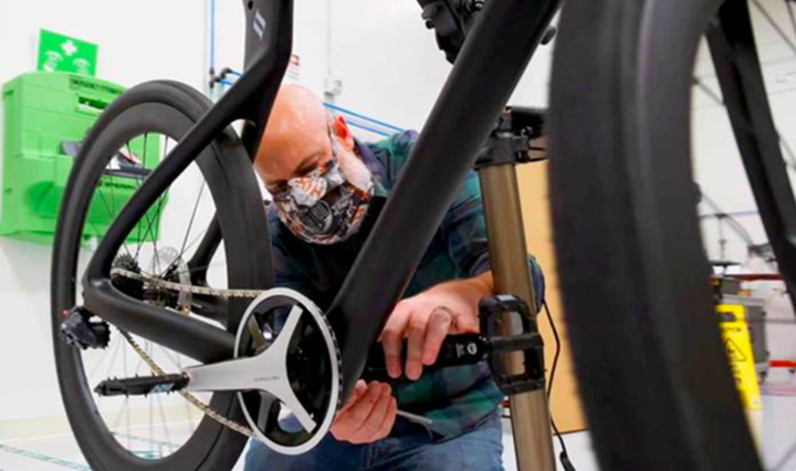 AREVO和Superstrata合作3D打印一体式碳纤维电动自行车