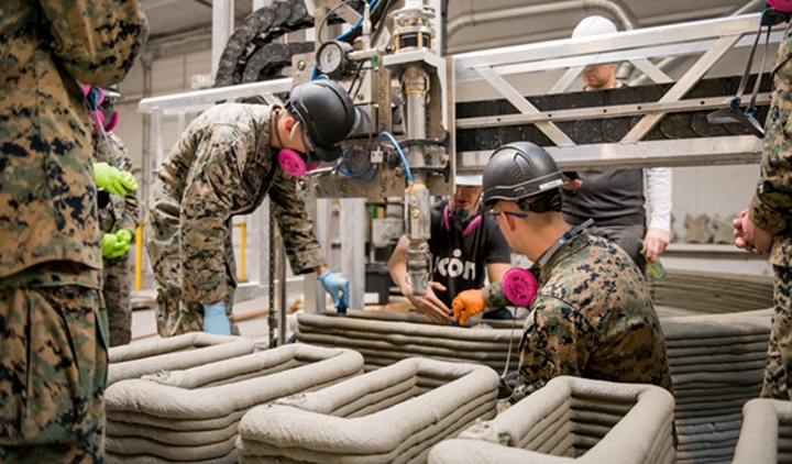 美国海军陆战队使用ICON 3D打印机在战场快速创建混凝土结构