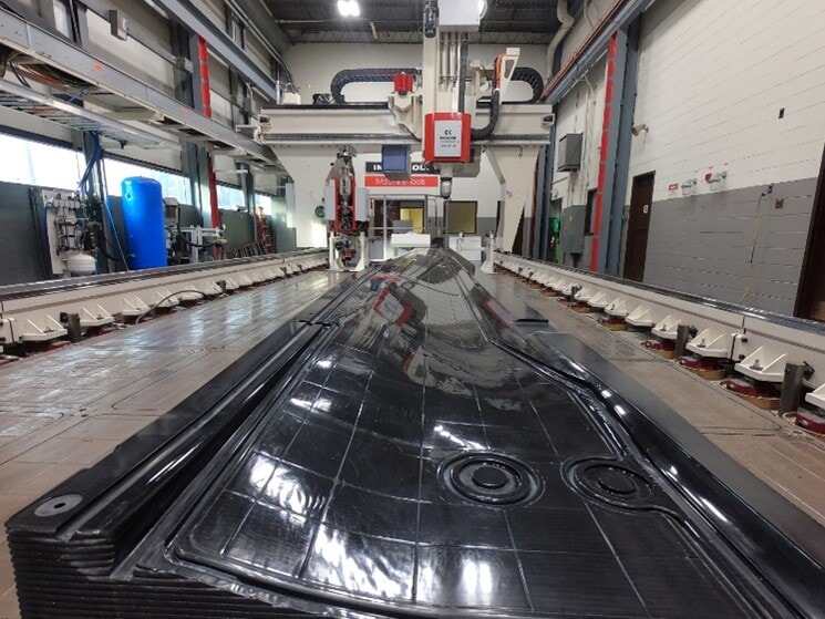 英格索爾和貝爾合作在75小時內3D打印出22英尺長直升機旋翼槳葉模具