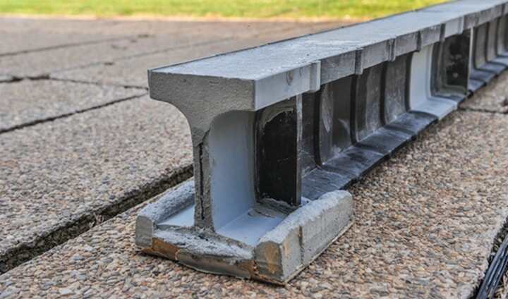 研究人員使用3D打印開(kāi)發(fā)由再生塑料制成的鋼筋混凝土梁