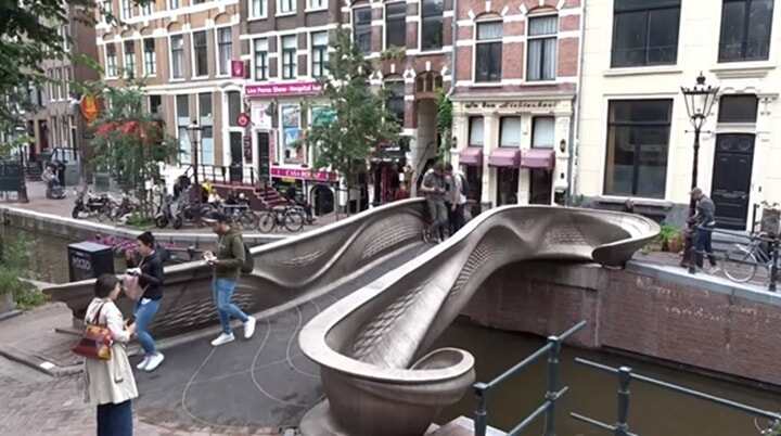 歷時(shí)兩年多，荷蘭的3D打印不銹鋼橋終于用上了