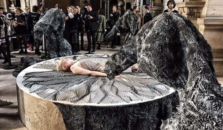 巴黎時(shí)裝周，服裝設(shè)計(jì)師將冰淇淋元素通過3D打印完美呈現(xiàn)