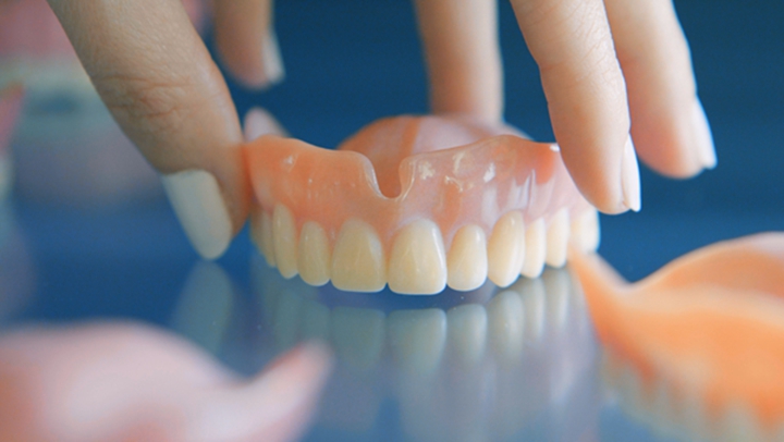 Stratasys推出全彩永久性全口义齿3D打印解决方案