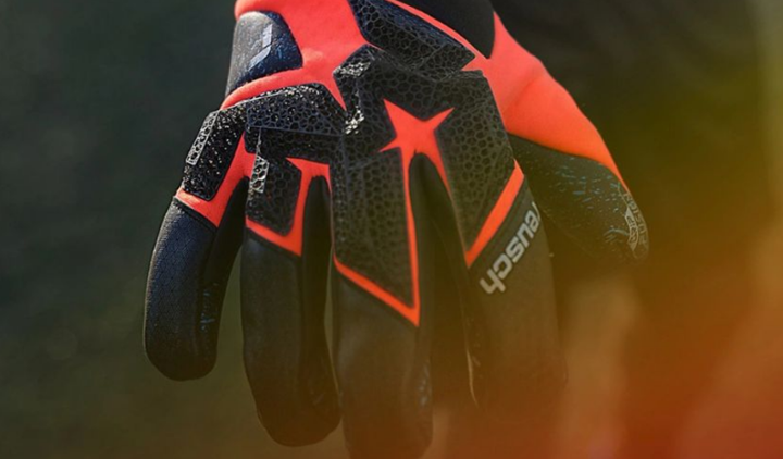 Attrakt Fusion Carbon 3D，3D打印守門員手套