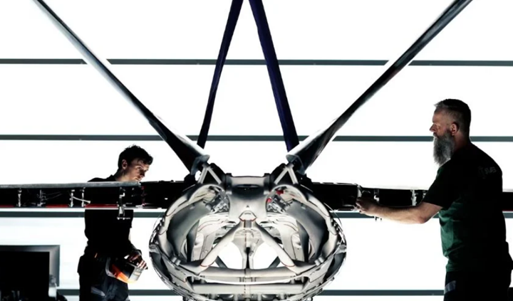 薩博和Divergent Technologies公司利用3D打印技術制造了一架5米長的機身